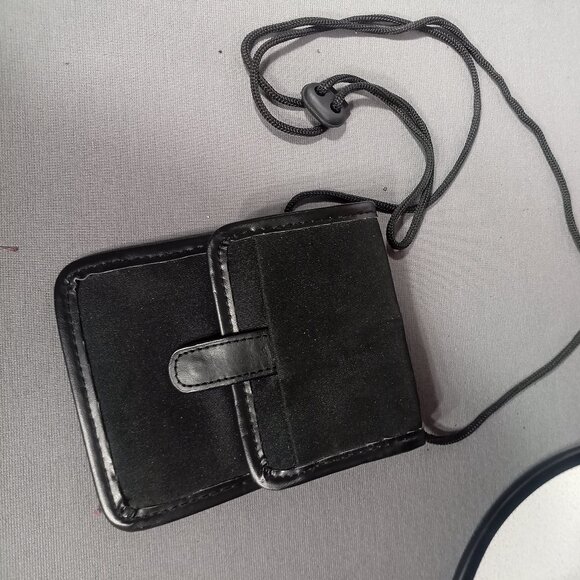 Travelon Black Crossbody Travel Bag Organizer Multi Zip Like New - Picture 11 of 12